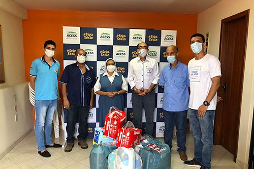 Imagem de ACESS faz entrega de fraldas para a Cidade do Garoto